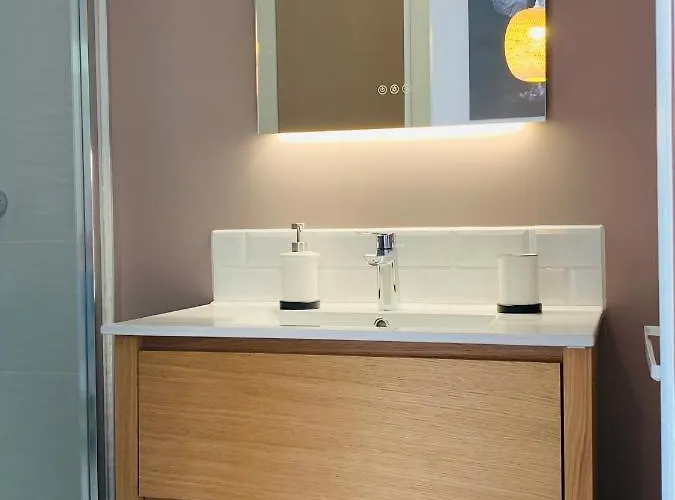 Warm & Wood Apartment *