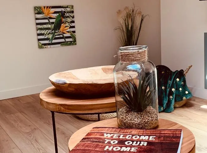 Warm & Wood Apartment *